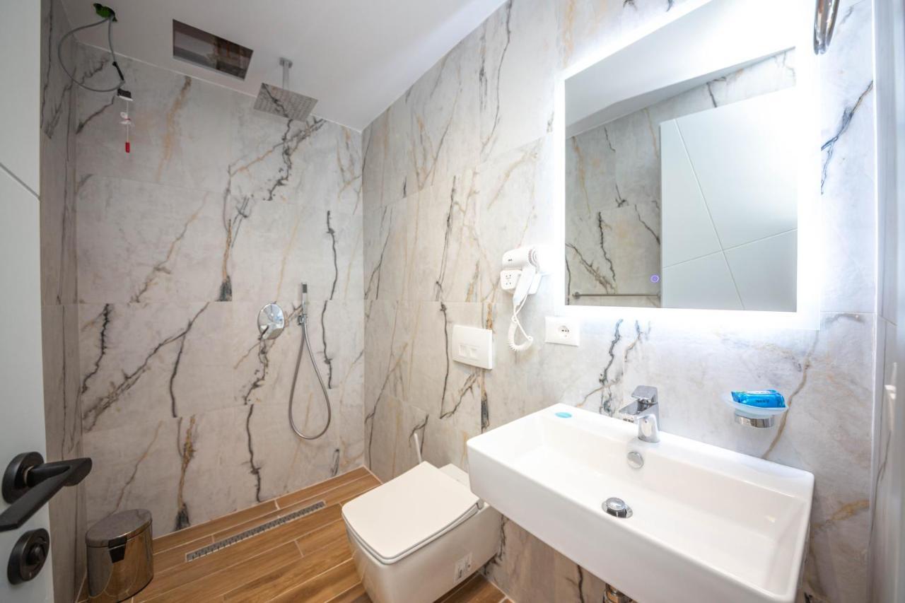 Hesperus Hotel Vlore Bagian luar foto